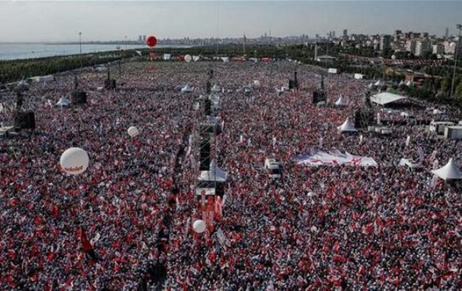 У Стамбулі відбувся багатотисячний мітинг проти уряду Ердогана