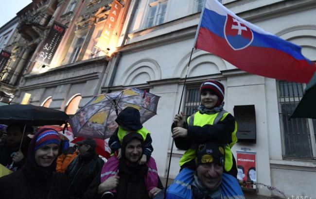 В Словакии требуют досрочных выборов
