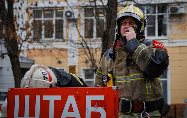 На одном из крупнейших нефтехимических заводов России произошел взрыв и пожар (видео)