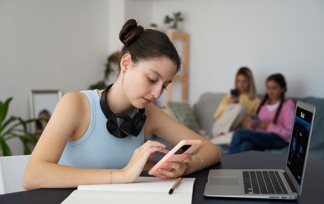 Українцям пропонують безкоштовну підготовку до НМТ онлайн: де й коли долучатися до вебінарів