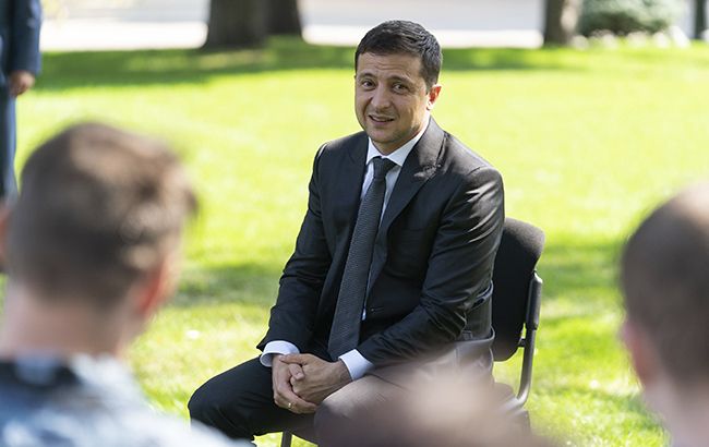 Появились трогательные фото Зеленского с освобожденными моряками