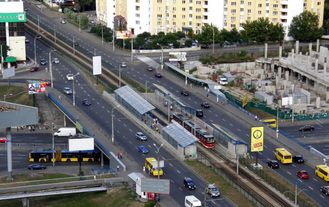 В Киеве до конца весны ограничили движение на Индустриальном путепроводе