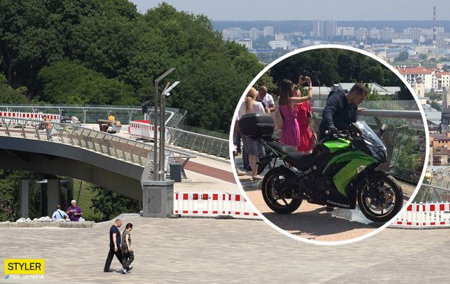 Новый мост в Киеве снова "атаковали": входит в моду у дятлов (фото)