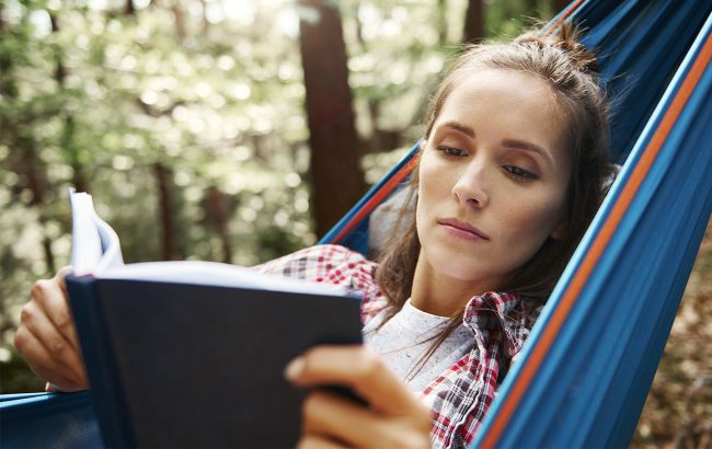 5 новых книг для чтения на выходных: от психологического триллера до колдовства