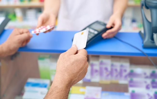 Продажа лекарств на АЗС и почте: эксперт назвал главные риски новой инициативы