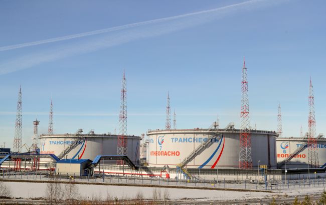 Російська "Транснефть" може скоротити видобуток нафти через атаки дронів, - Reuters