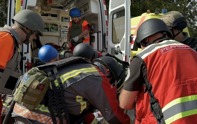 Росіяни скинули вибухівку на авто в Херсонській області: загинули люди