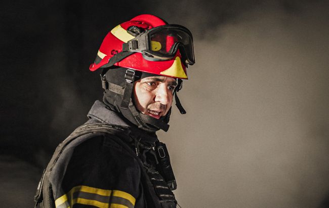 Війська РФ вдарили по Київській області: пошкоджені школа, приватні будинки та авто