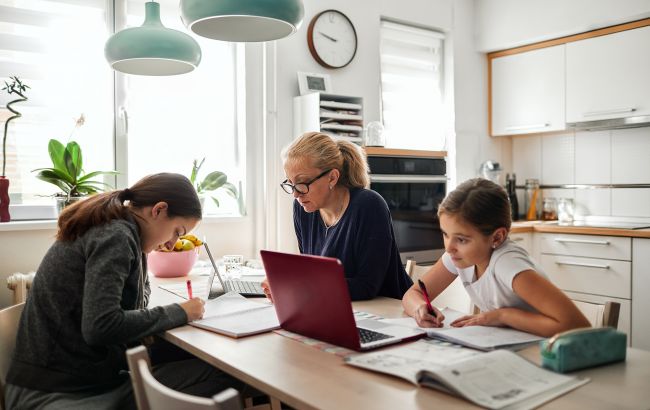 Новий шкільний рік онлайн? У МОН пояснили, яким буде дистанційне навчання і для кого