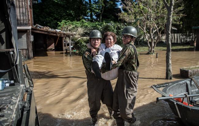 В Японии из-за приближения тайфуна предлагают эвакуировать 55 тыс. человек
