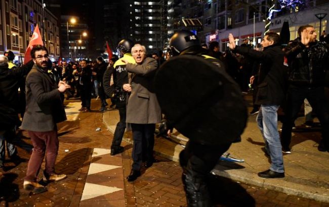 Посла Нидерландов в третий раз вызвали в МИД Турции из-за конфликта в Роттердаме, - Reuters