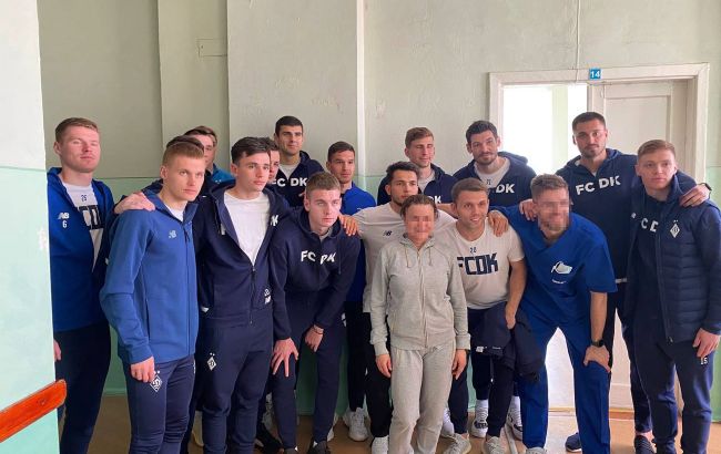 ФК "Динамо" полным составом посетило раненых бойцов ВСУ