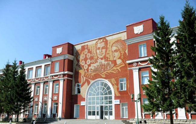 Дрони атакували нафтопереробний завод у Росії (відео)