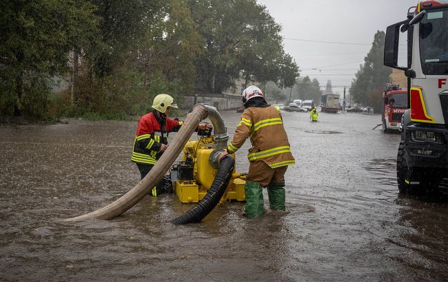 В Одесі затопило майже 700 будинків. Уряд доручив не допустити колапс у місті