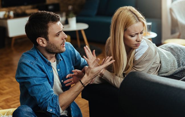 Чому не можна розповідати партнеру про колишні стосунки: пояснення психолога