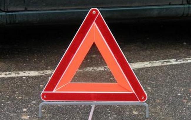 У Києві автомобіль врізався в огорожу зоопарку