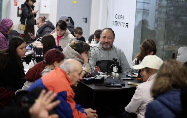 До 18 годин на добу, а в Києві - досі аварійно: як вимикають світло в Україні