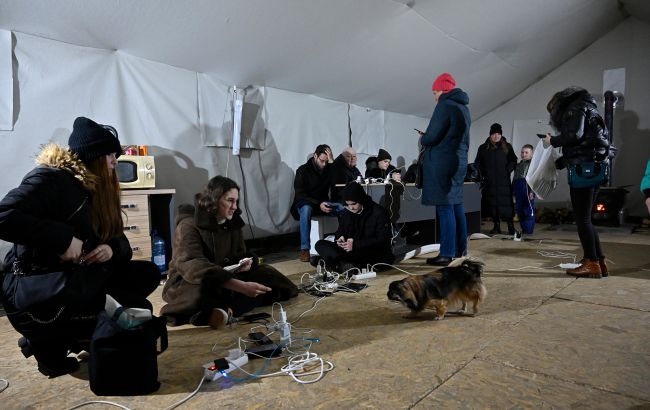 Жорсткі графіки в областях, Київ - на аварійних: як відключають світло в Україні