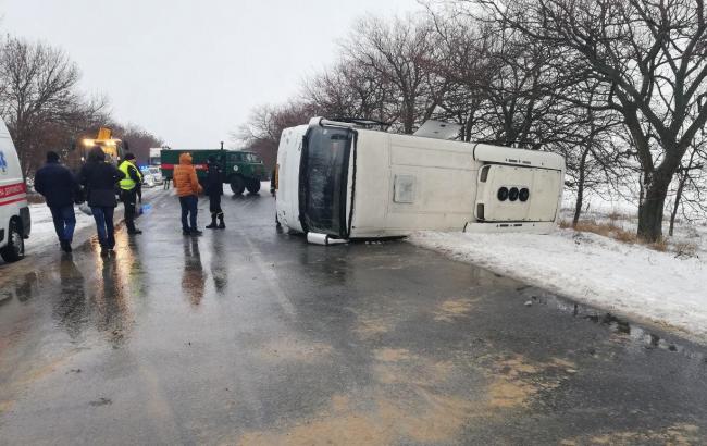В Николаевской области перевернулся пассажирский автобус