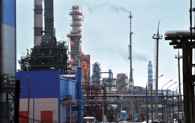 Білорусь розмістила російську ППО на НПЗ за 30 км від кордону з Україною