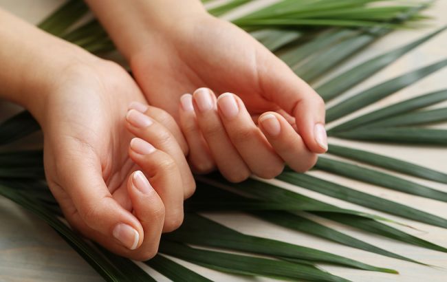 11 ознак на нігтях, що потрібно негайно звернутися до лікаря