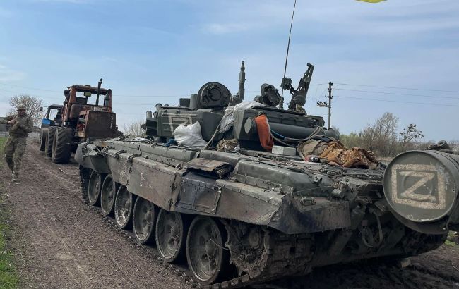 В Киеве увековечили "тракторные войска": где можно увидеть супер-памятник