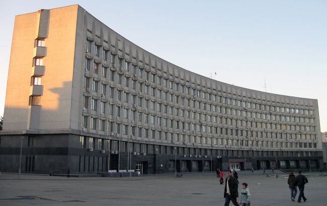 В Сумах зранку проводять понад 10 обшуків, в тому числі у міськраді