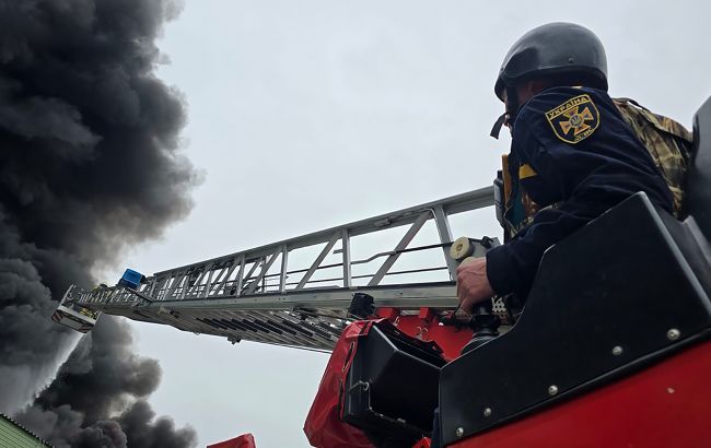 У центрі Харкова бойовий дрон влучив біля багатоповерхівки: перші деталі