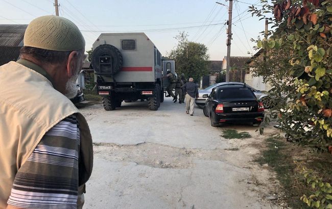 Кримські татари під загрозою: окупанти здійснюють масові обшуки в Криму і висувають звинувачення