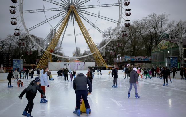 Зимові канікули 2023-2024: як відпочиватимуть діти в школах України