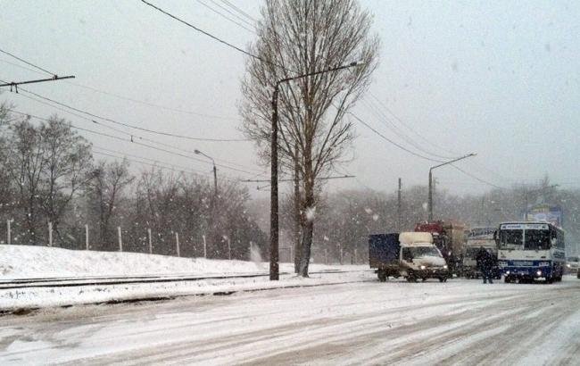 В Одесі та області обмежили рух транспорту через негоду