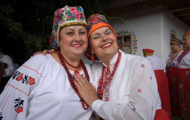 Полтавська - біла, Подільська - чорна: як вгадати регіон за вишивкою