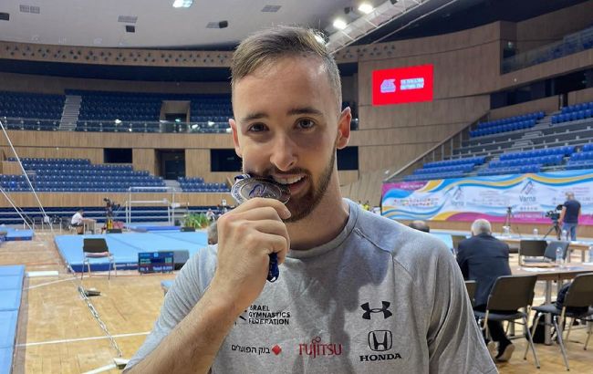 Гимнаст из Днепра взял "золото" Олимпиады 2020: что о нем известно