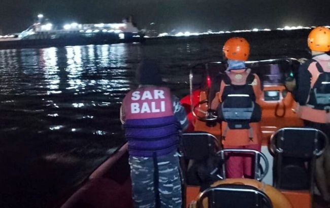 Біля берегів Балі затонув пором із пасажирами: десятки людей досі не знайдені