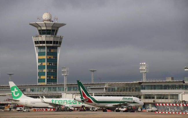 Пасажир рейсу Париж-Марракеш спробував відкрити люк літака під час польоту