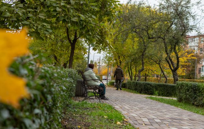 Мороз вночі й дощі у різних областях: синоптики розповіли про погоду в Україні завтра