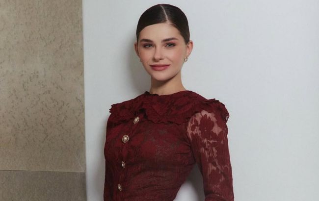 Балетки - головний хіт літа 2025: як модне взуття в стилі ретро носить дружина Остапчука