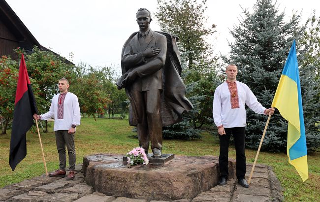 Поддержка Бандеры значительно возросла, большинство украинцев - за "здоровый национализм"