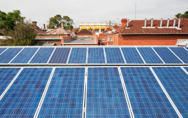 Лікарні чотирьох областей в Україні обладнають сонячними панелями