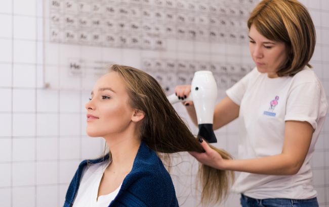 Експерт розповіла, як пофарбуватися, щоб виглядати молодше за свої роки