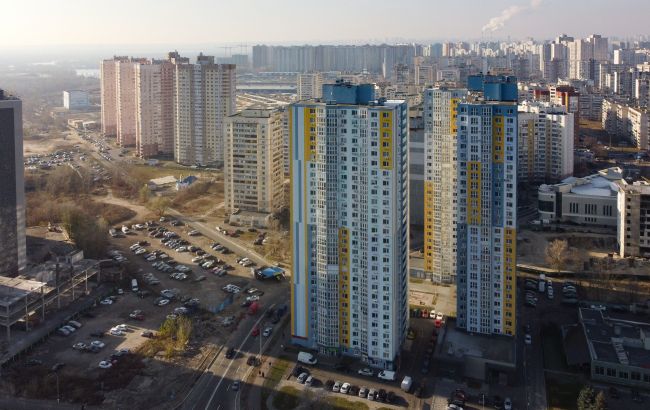 Чи можуть покарати водія, який залишив свою машину "вростати" в землю під будинком