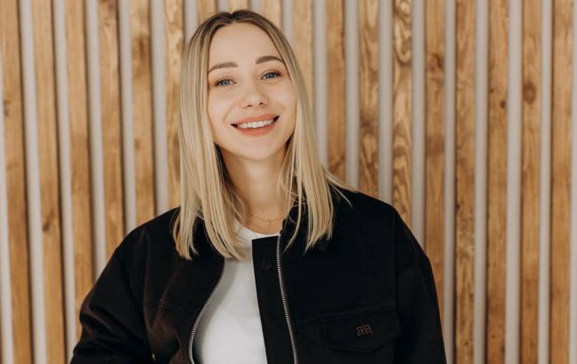 Дружина Віктора Павліка показала, як носити трендові штани "Аладдін" цього літа