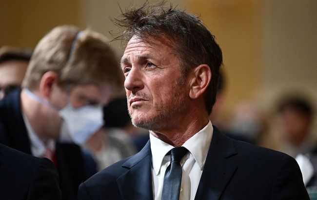 Після роману з українкою Шона Пенна помітили з новою пасією. Вона - молодша за його дітей (фото, відео)