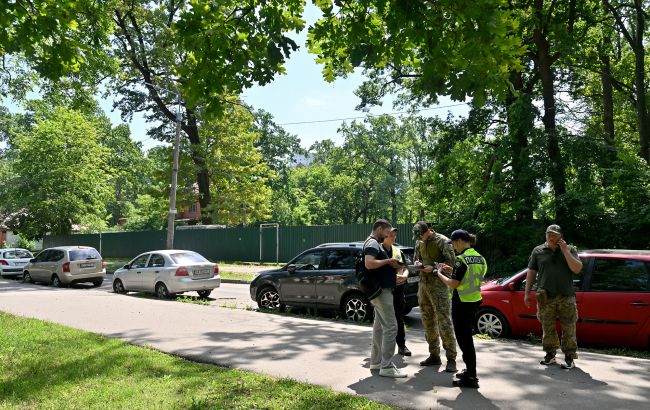 Куди звертатись, якщо працівники ТЦК перевищують повноваження: відповідь Сухопутних військ