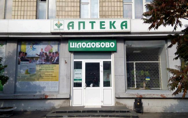 Кабмін повернув обмеження щодо вивісок на аптеках: що відомо