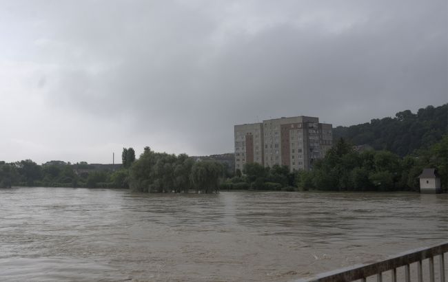 Чекати підтоплень? Гідрометцентр попередив, де може піднятись вода та як сильно (карта)