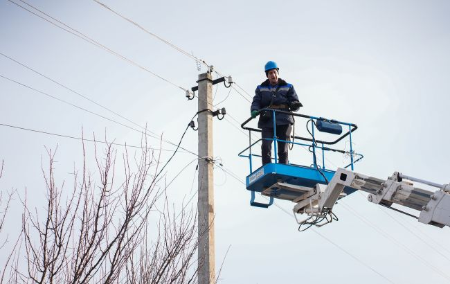 Херсон частково без світла: зупинився електротранспорт, можливі перебої з водою