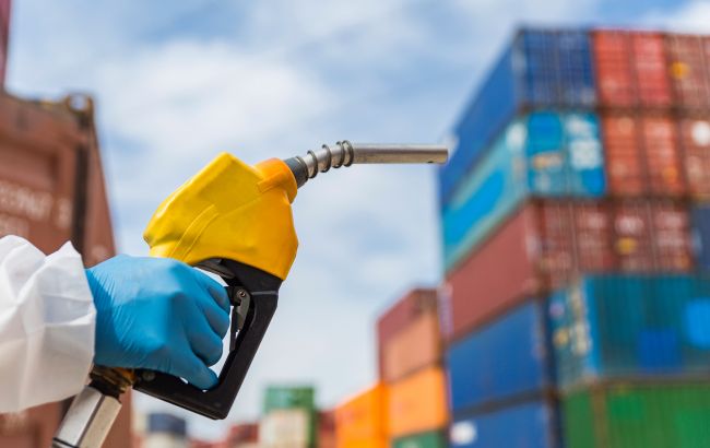 В окупованому Криму дефіцит бензину: на АЗС кілометрові черги (відео)