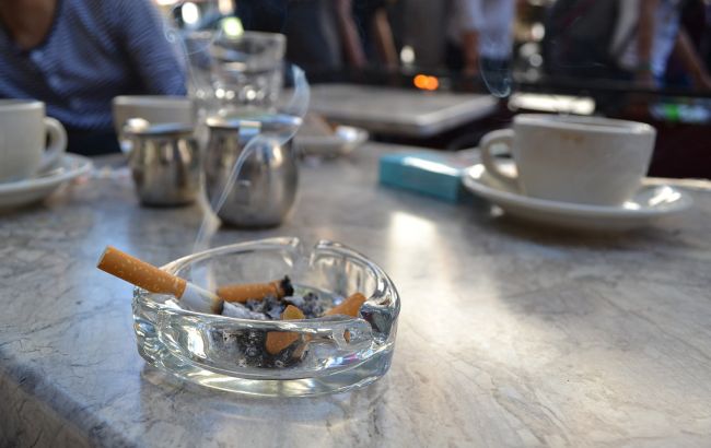 Украинцам рассказали, как действовать, когда увидели пепельницу в заведении: всего 3 шага