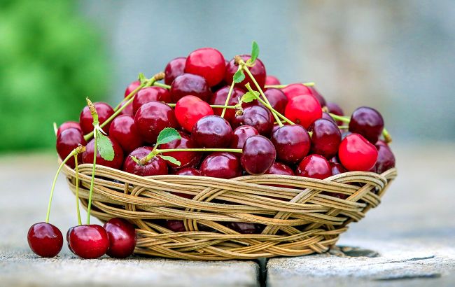 Кому категорически нельзя есть вишни, несмотря на их полезность